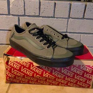 Vans 9.5US green and black bottoms
